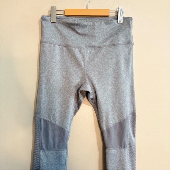 R8 Heather Grey Capri Leggings with Mesh Panels - Picture 3 of 13